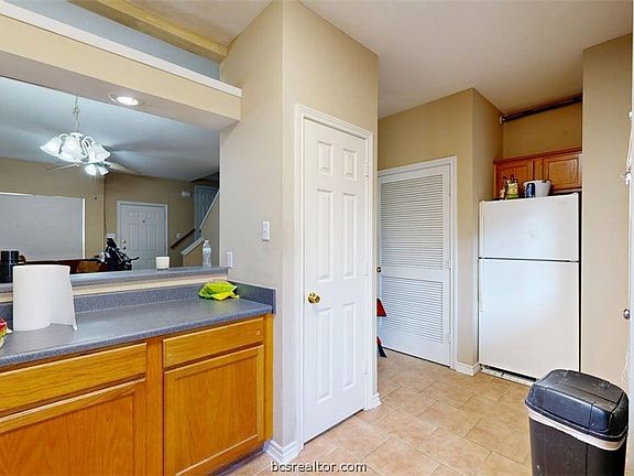 5th image of 301 Nimitz St APT B