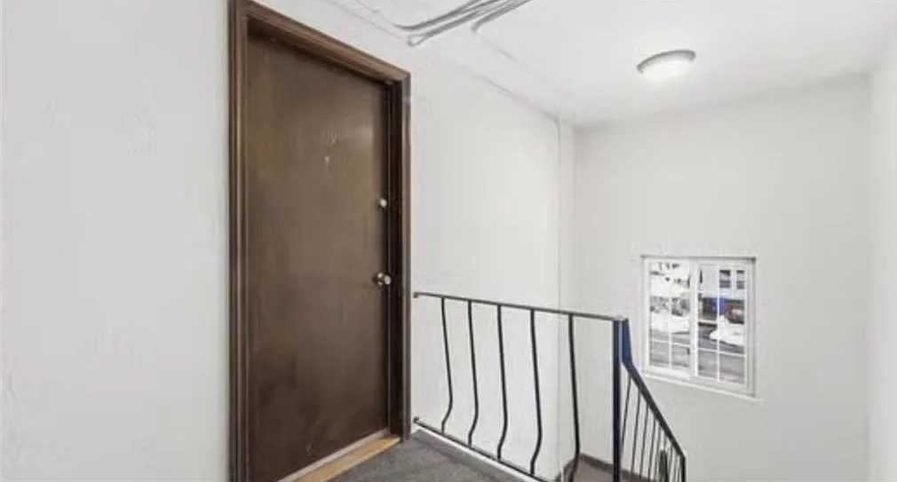 2 bed, 1.0 bath, 712 sqft, $2,000 — Photo 2