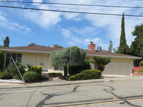 1390 Lake Chabot Rd, San Leandro, CA 94577