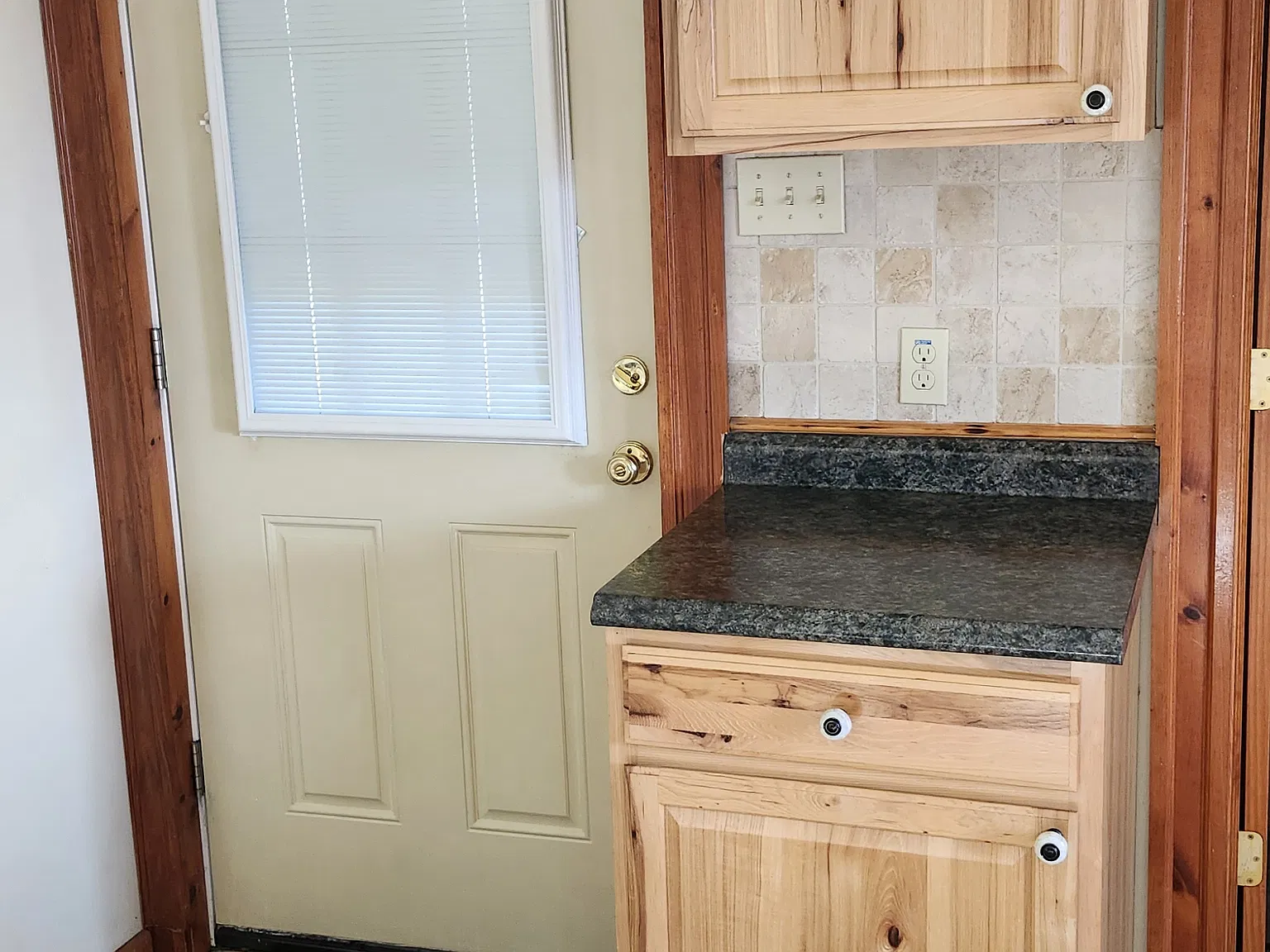 69 N Walnut St — Photo 3
