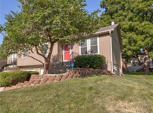 8264 Perry St, Overland Park, KS 66204