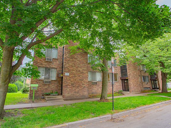 2nd image of 1730 W Rosehill Dr APT 1A