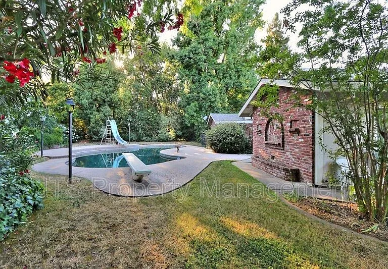1060 Sand Bar Cir — Photo 8