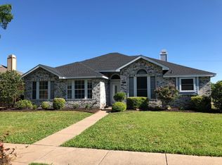 8221 Lake Bend Dr, Rowlett, TX 75088