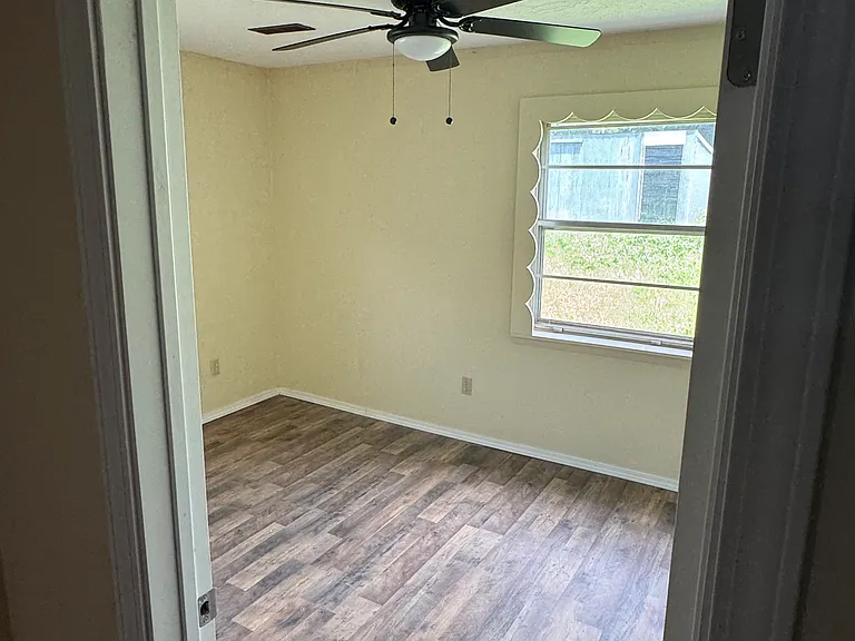 517 W Polk St — Photo 5