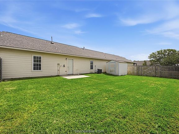 5th image of 622 Holleman Dr