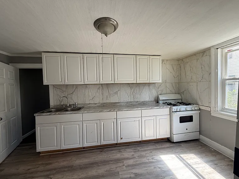 1774 Brick Ave #1 — Photo 3