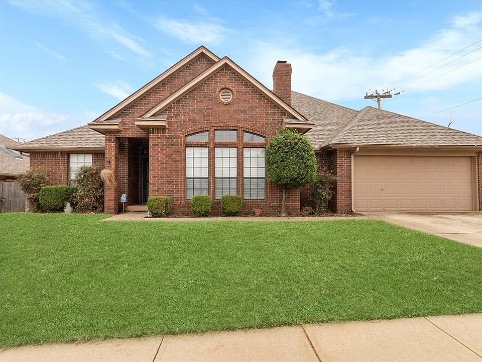 1st image of 1216 SW 118th Pl