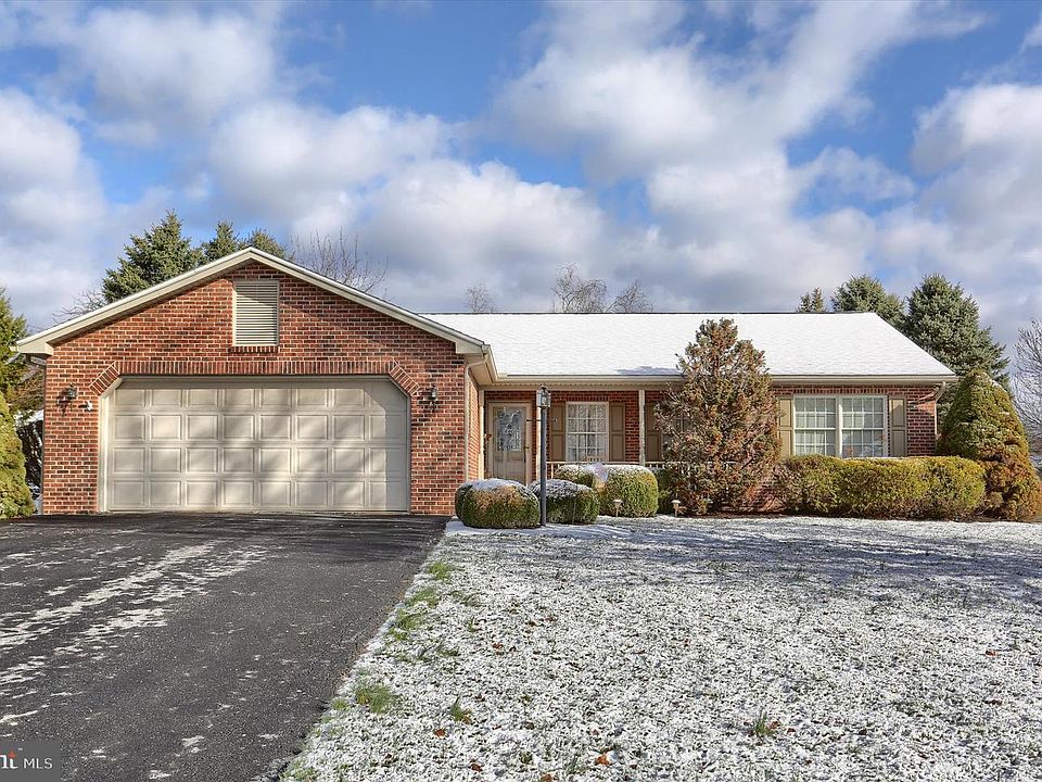 1st image of 104 Farmhouse Ct