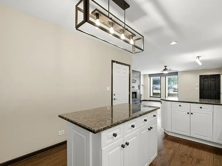 619 N Racine Ave #1 — Photo 9
