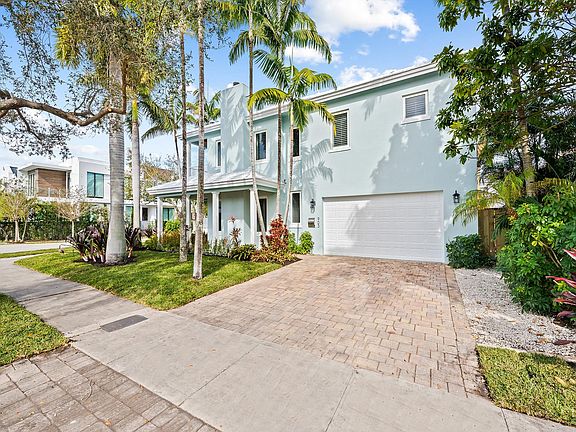 4th image of 903 SE 11th Court