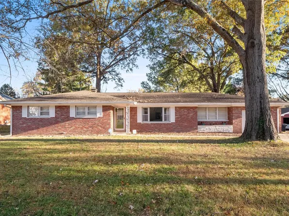 22 Cardinal Dr, Belleville, IL 62221