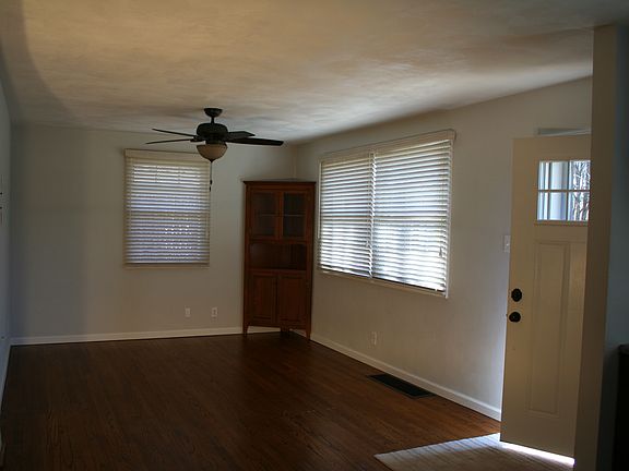 3rd image of 423 Roanoke Dr