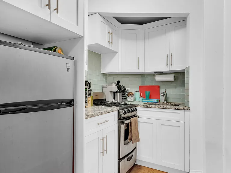 228 E 75th St #B — Photo 6