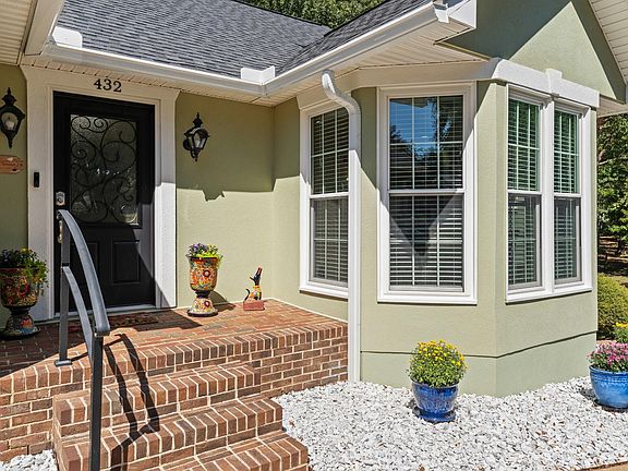 3rd image of 432 Thorn Meadow Ln