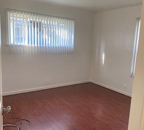5th image of 1933 N Summit Avenue # First Floor