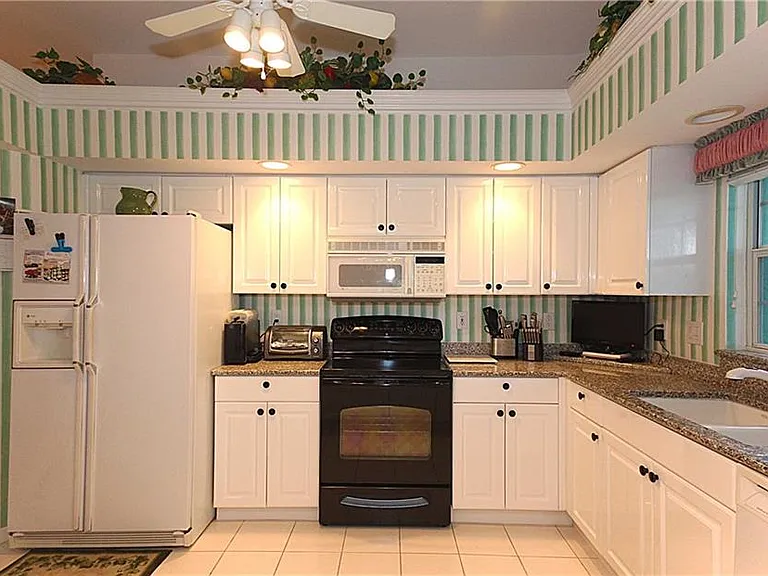 322 Melrose Pl #31 — Photo 4