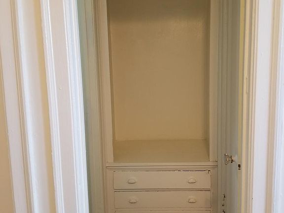 4th image of 2701 N Pine Grove Ave #720