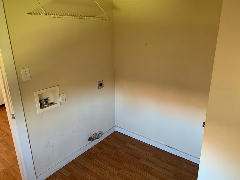 109 Hall St — Photo 8