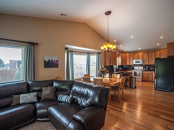 3rd image of 60 Rosie Ln