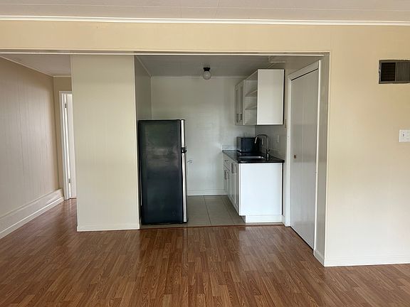 5th image of 108 Lake Dr #1