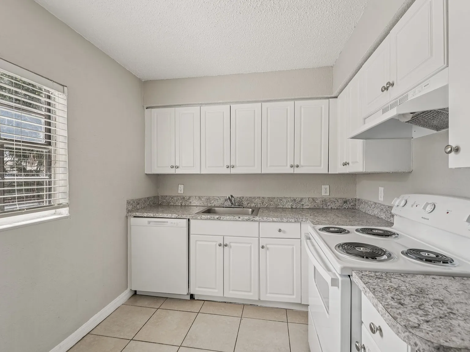 Del Rio Apartment Homes — Photo 3