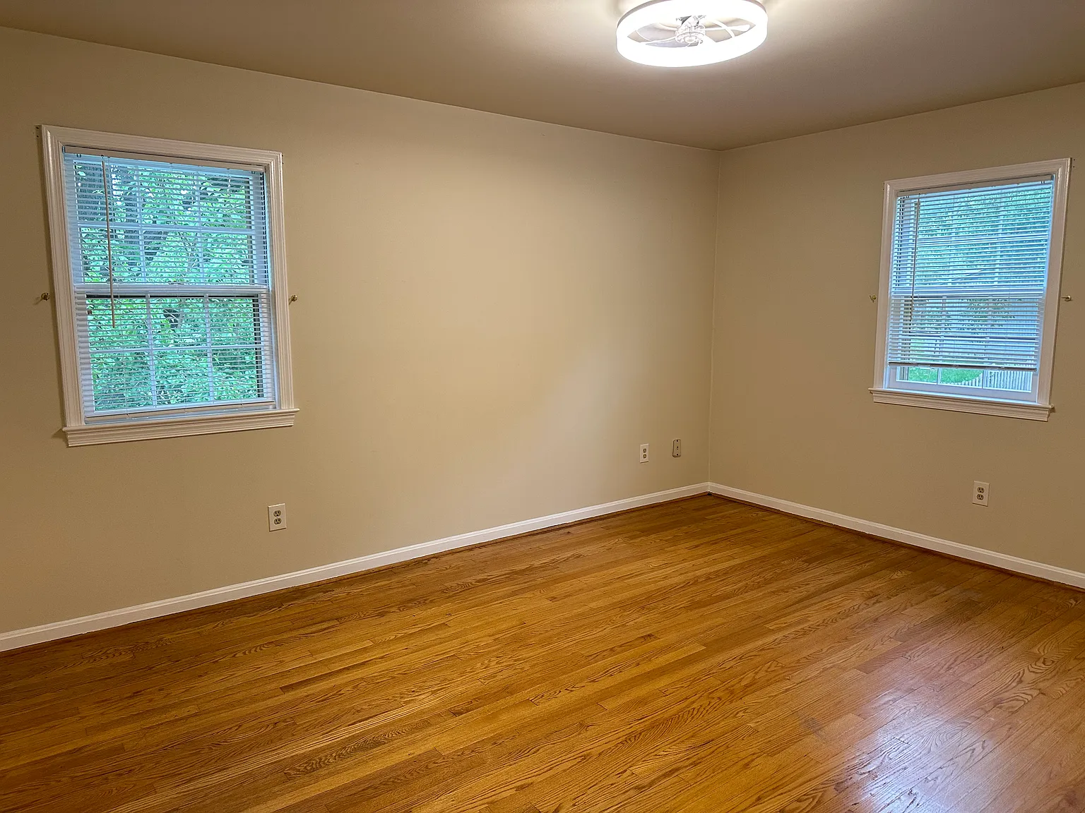 8515 Thomas Dr — Photo 3