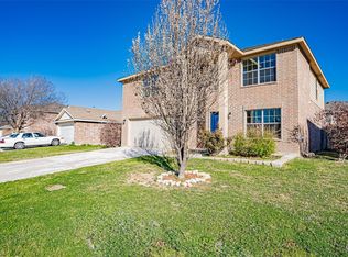 708 Sparrow Dr, Saginaw, TX 76131