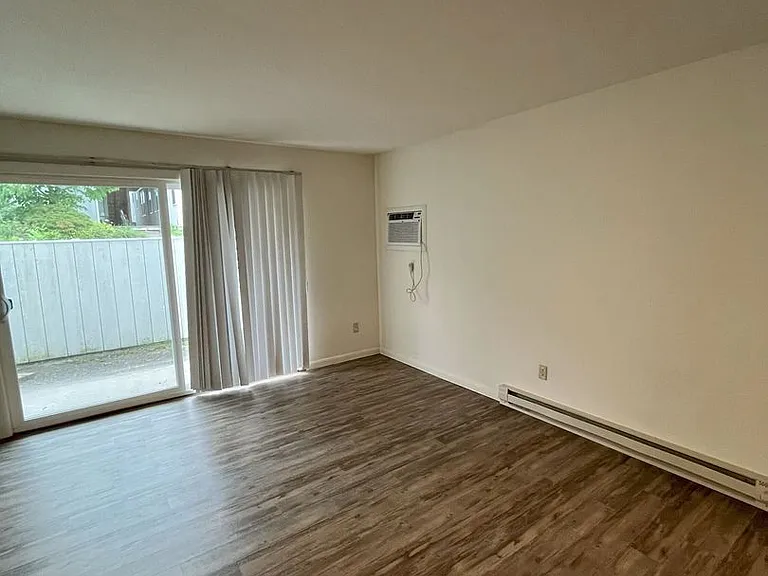 University Park Apartments near Cornell University — Photo 284