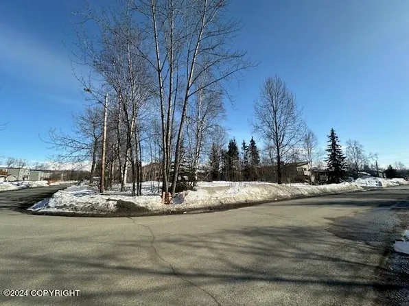 2605 Glacier St, Anchorage, AK 99508