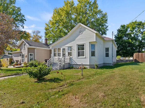 1212 Oak St, Muscatine, IA 52761