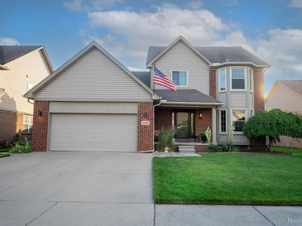 24372 Charles Dr, Brownstown, MI 48183