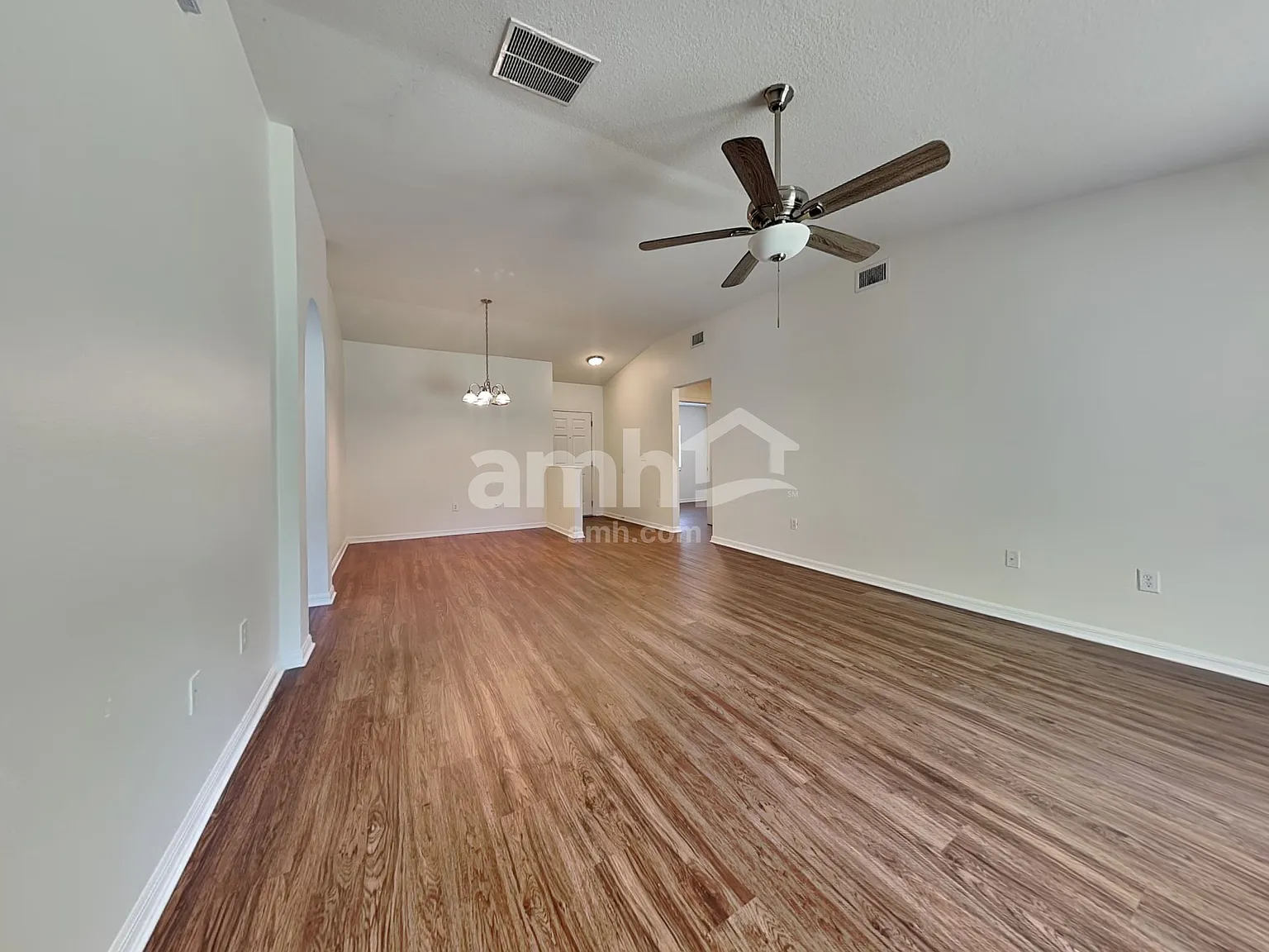 3 bed, 2.0 bath, 1277 sqft, $2,060 — Photo 4