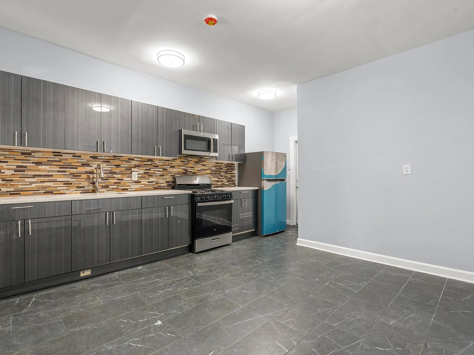 3 bed, $3,100 — Photo 4