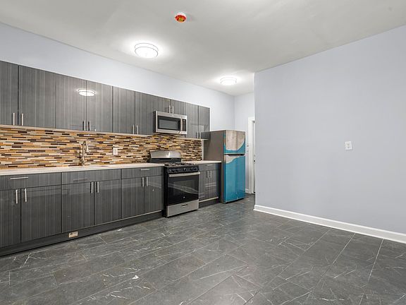 Kitchen, Dinette, Appliances.