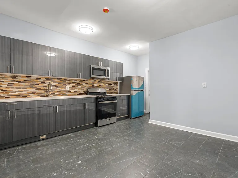 Kitchen, Dinette, Appliances.