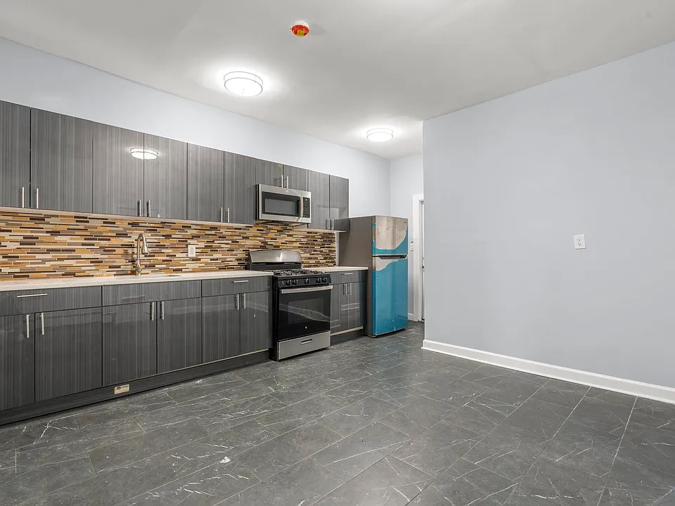 Kitchen, Dinette, Appliances.