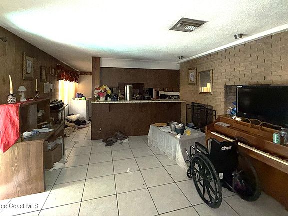 3rd image of 4200 Devoe Ave