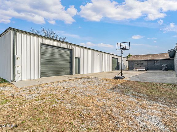 3rd image of 842 Collie Cove Ct