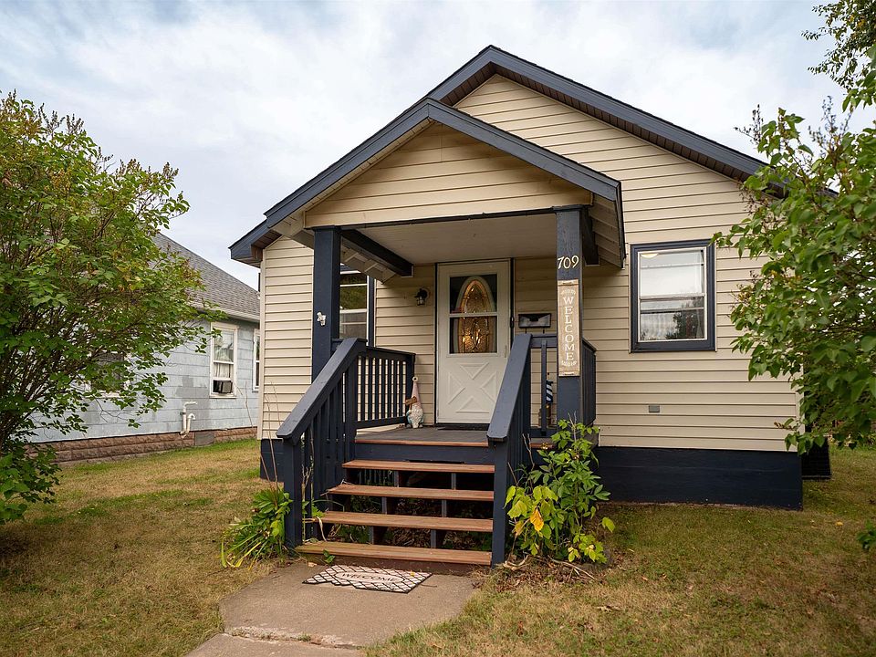 1st image of 709 3rd Ave E