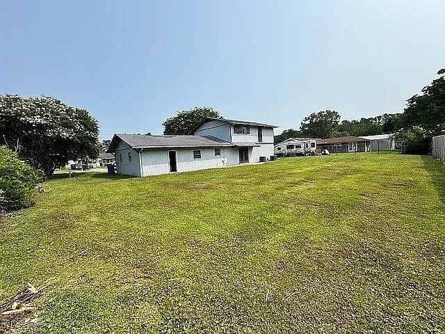 203 N Lake Dr — Photo 20