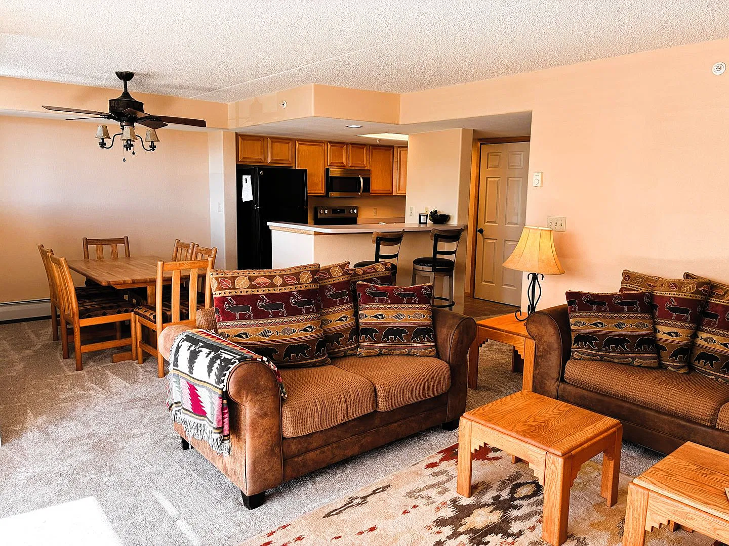 980 Lakepoint Dr — Photo 4