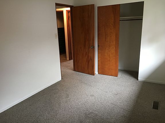 3rd image of 1540 Kilbourn St