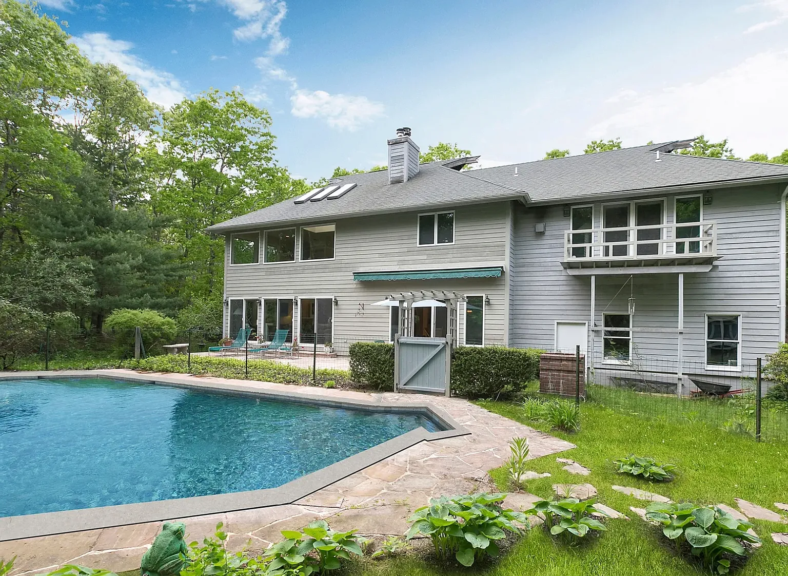 NW Woods Rental Available — Photo 2