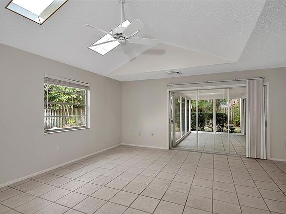 4th image of 205 Garden Ln