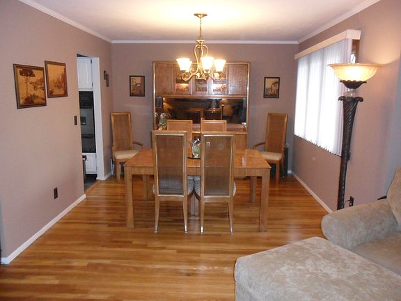 5th image of 146 Andrews Ave