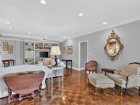4th image of 2734 Peachtree Rd NW APT A201