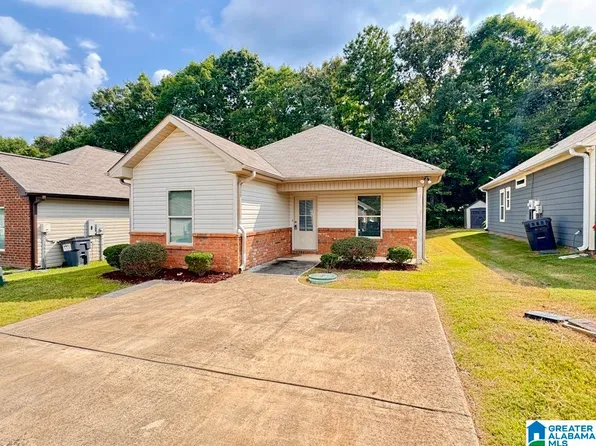 572 Kincaid Cove Ln, Odenville, AL 35120