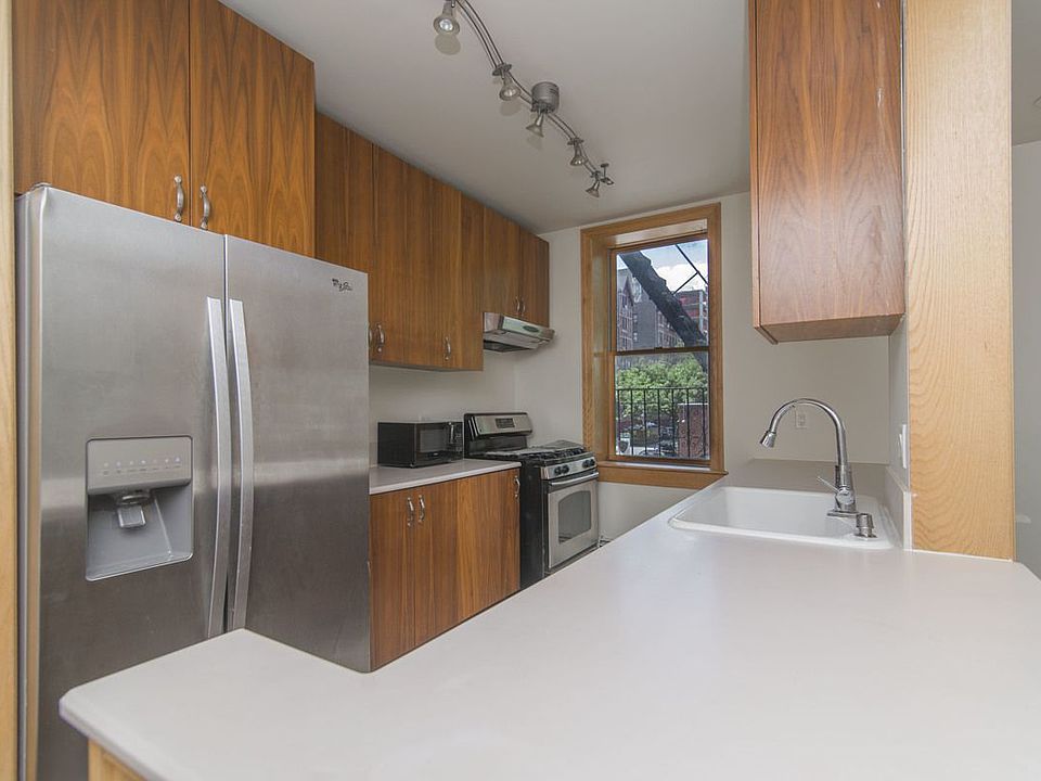 1st image of 463 Lincoln Pl #1