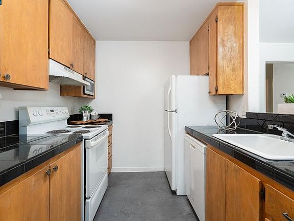 4th image of 2800 Laguna Cir APT B